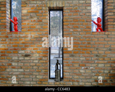 Zeitgenössische Kunst Statuen dargestellt in einer Galerie, 798 Art Zone, Peking, China Stockfoto