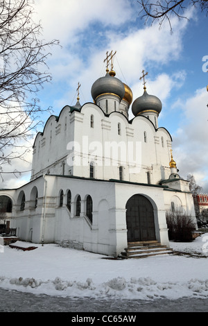 Kathedrale der Heiligen Jungfrau von Smolensk. Ensemble der Nowodewitschi-Kloster. Moskau, Russland. Winter 2012. Stockfoto