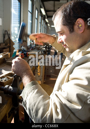 Handgefertigte Messer produziert in der kleinen französischen von Nontron im Périgord (Dordogne)-Region Frankreichs. Stockfoto