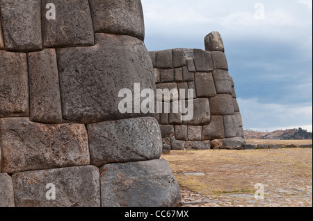 Peru, Cusco. Die alten Inka-Ruinen von Saqsaywaman in Cusco, Peru. Stockfoto