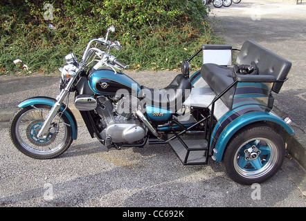 Ein Trike Motorrad gesehen bei Aust Autobahnraststätten, Bristol, England. Stockfoto