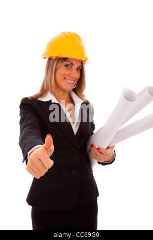 Geschäftsfrau mit Blaupause Projekte und einen Arbeitshelm (isoliert auf weiss) Stockfoto