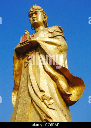 Goldene Longmu Statue, Longmu Imperial Ancestral Temple, Wuzhou, Guangxi, China Stockfoto