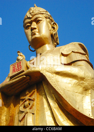 Goldene Longmu Statue, Longmu Imperial Ancestral Temple, Wuzhou, Guangxi, China Stockfoto