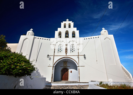 Beeindruckende Kirche in die Kastelli, das alte befestigte venezianischen Teil der Ortschaft Pyrgos, Santorin, Kykladen, Griechenland Stockfoto