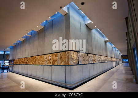 Innenansicht des Akropolis-Museums (neu). Hier seht ihr Teil der Parthenon-Galerie im 3. Stock des Museums. Athen. Stockfoto