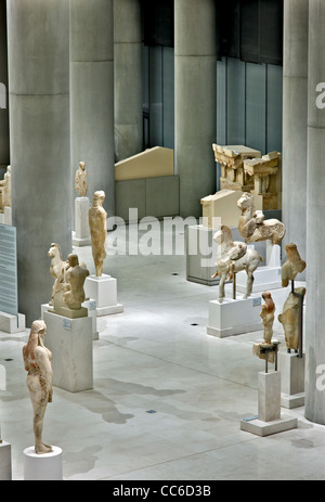 Innenansicht des Akropolis-Museums (neu). Hier sehen Sie die archaische Galerie im 1. Stock (Ebene 1). Athen, Griechenland Stockfoto