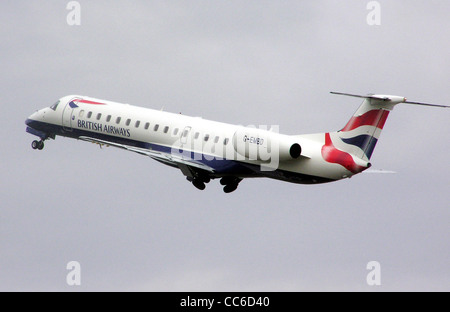 British Airways-ERJ-145 (G-EMBD) Einnahme von Flughafen Bristol, Bristol, England. Stockfoto