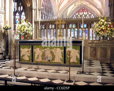 Der Altar in eine anglikanische Kirche (St. Mary Redcliffe, Bristol, England). Stockfoto