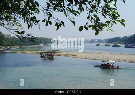 Schifffahrt auf dem Li-Fluss, Guilin, Guangxi, China Stockfoto