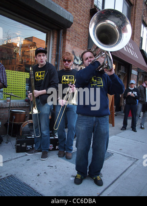 Keine B-S-Brass-Band auf der Straße in Brooklyn, New York Stockfoto