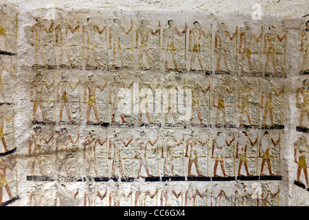 Reliefs in der Gruft des alten Königreiches von Ni Ankh Pepy Kem bei Meir, Nord-westlich von Asyut in Mittelägypten Stockfoto