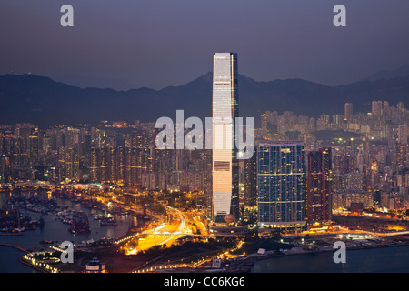 China, Hong Kong, Blick vom Victoria Peak, West Kowloon Skyline und International Commerce Center Building (ICC) Stockfoto