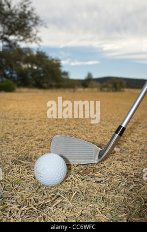 Nahaufnahme der Golfball und Eisen Stockfoto