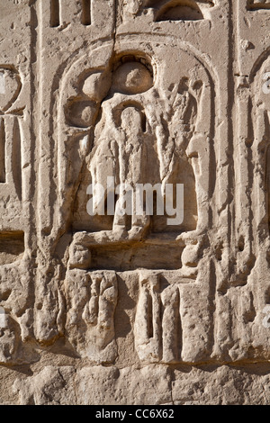 Blick auf überschrieben Kartusche auf dem ersten Pylon am Tempel des Pharao Ramses III, Medinet Habu, West Bank, Luxor, Ägypten Stockfoto