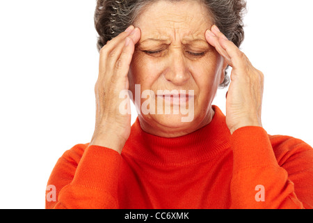 Closeup Portrait einer älteren Frau mit Migräne isoliert auf weißem Hintergrund Stockfoto
