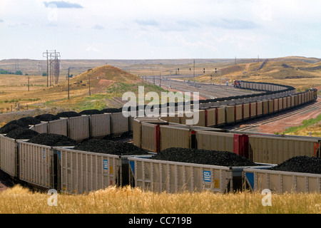 Kohle-Bulk-Züge in Campbell County, Wyoming, USA. Stockfoto