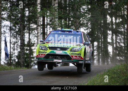 Scheich Khalid Al Qassimi spektakulären Sprung bei Rallye Finnland Stockfoto