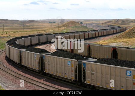 Kohle-Bulk-Züge in Campbell County, Wyoming, USA. Stockfoto