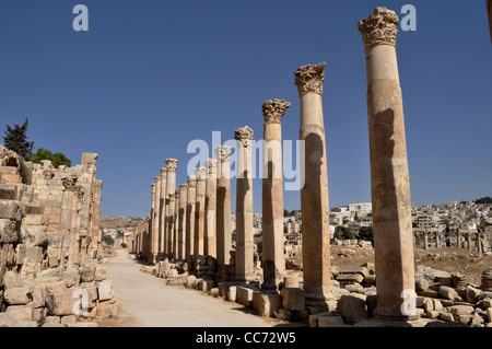 Römische Kolonnade in Jerash, Jordanien Stockfoto