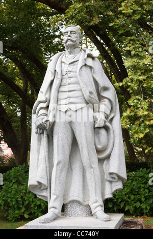 Statue des portugiesischen Schriftstellers Ramalho Ortigao (1836-1915) in Caldas da Rainha, Estremadura, Portugal. Stockfoto