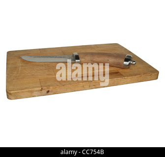 Stahl Messer mit Holzgriff liegt auf einem alten Schneidebrett. Stockfoto