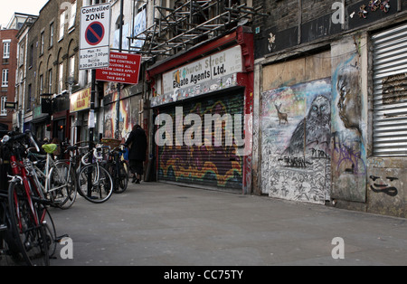 Graffiti auf Gebäude im Londoner Eastend Stockfoto