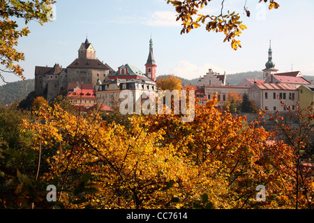 Europa, Tschechische Republik, West-Böhmen, Stadt Loket. Die Ansicht der Burg Loket Stockfoto