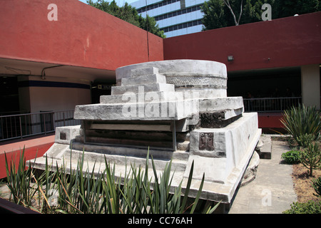 Aztekische Ruinen, bekannt als Adoratorio del Dios Ehacatl, in der u-Bahnstation Pino Suarez, Mexico City, Mexiko Stockfoto