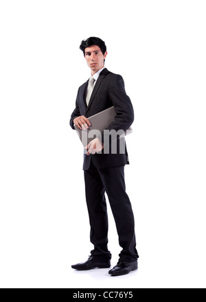Geschäftsmann, stehend mit einem Laptop (isoliert auf weiss) Stockfoto