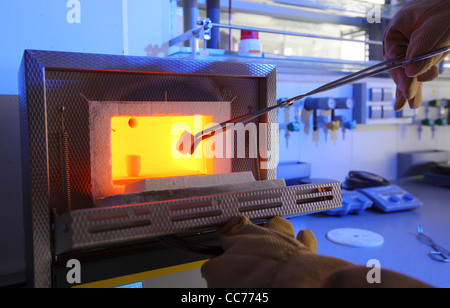 Hoher Temperatur schmelzen Ofen, für den Einsatz im wissenschaftlichen Labor. Zum Erwärmen von Proben aus chemischen Experimente bis zu 1000° C. Stockfoto