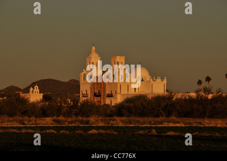 Mission San Xavier del Bac wurde von Pater Eusebio Kino im Jahre 1692 im heutigen Tucson, Arizona, USA gegründet. Stockfoto