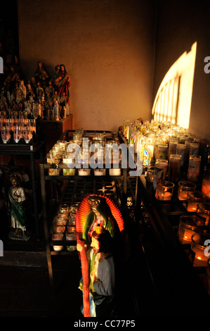 Mission San Xavier del Bac wurde von Pater Eusebio Kino im Jahre 1692 im heutigen Tucson, Arizona, USA gegründet. Stockfoto