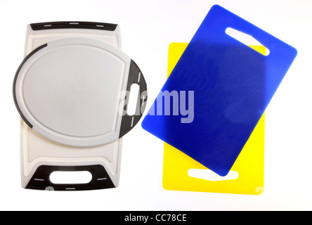 Zusammenstellung von verschiedenen Küchenutensilien, Küchenutensilien. Carving-Board Schneidebrett. Stockfoto