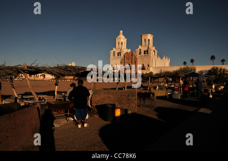 Ein National Historic Landmark, Mission San Xavier del Bac, auch bekannt als die weiße Taube der Wüste, Tucson, Arizona, USA. Stockfoto