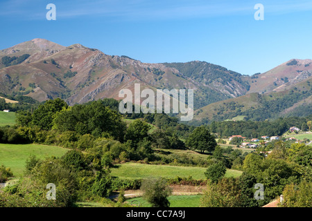 Fahren Sie nach Saint-Jean-Pied-de-Port, Frankreich Stockfoto