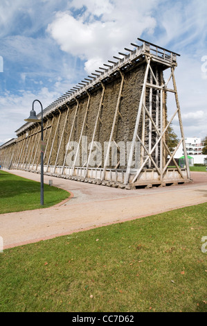 Ehemalige Gradierwerk für Salzproduktion, verwendet jetzt zu Heilzwecken, Bad Koesen, Sachsen-Anhalt, Deutschland, Europa Stockfoto