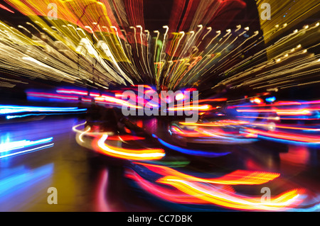 Autoscooter, Karussell, Lichtspuren, Rummelplatz, Erfurt, Thüringen, Deutschland, Europa Stockfoto