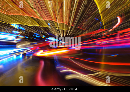 Autoscooter, Karussell, Lichtspuren, Rummelplatz, Erfurt, Thüringen, Deutschland, Europa Stockfoto