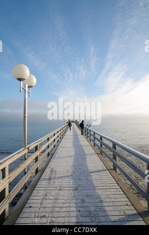 Eisige Pier im Winter, Haffkrug, Lübecker Bucht, Ostsee, Schleswig-Holstein, Deutschland, Europa Stockfoto