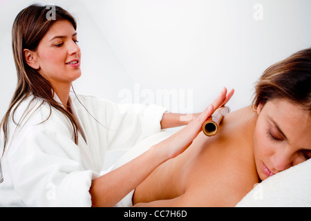 Hispano-Amerikaner Frau, massage Stockfoto