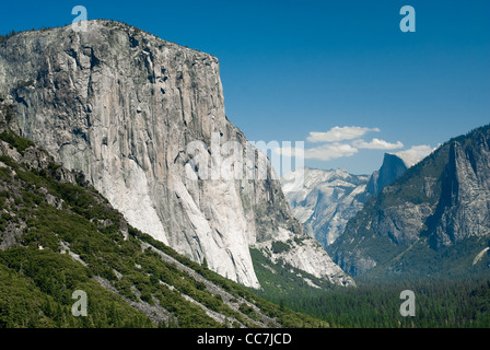 El Capitan und half Dome von Tunnel-Blick im Yosemite Nationa Park, Kalifornien, usa Stockfoto