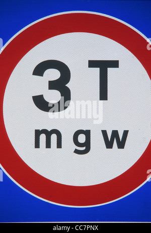 Gewicht Grenze Beschränkung Warnzeichen von 3 Tonnen für LKWs auf Straße vor Leeds uk Stockfoto