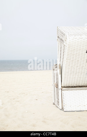 Stuhl am Strand, Westerland, Sylt, Nordsee, Schleswig-Holstein, Deutschland Stockfoto