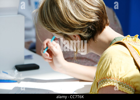 Hautklinik für Frauen, die in einem Einkaufszentrum/Zentrum von La Roche Posay geführt Stockfoto