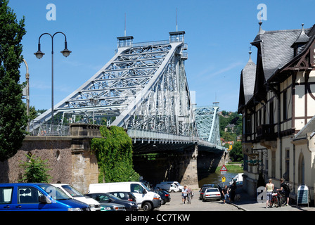 Brücke Loschwitzer Bruecke an der Elbe in Dresden Stockfoto