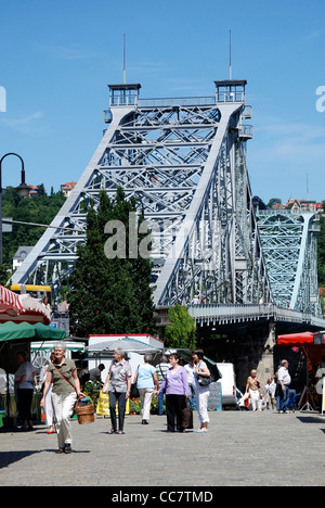 Brücke Loschwitzer Bruecke an der Elbe in Dresden Stockfoto