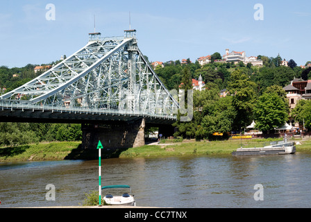 Brücke Loschwitzer Bruecke an der Elbe in Dresden Stockfoto