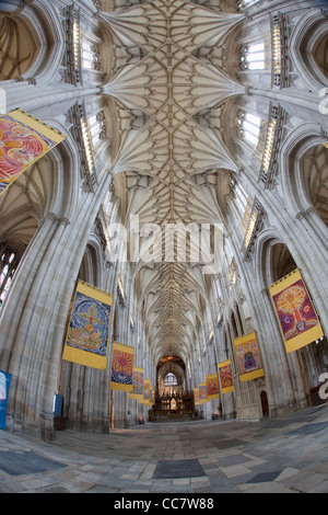 Das Kirchenschiff im Inneren der Kathedrale von Winchester, Hampshire, England. Stockfoto