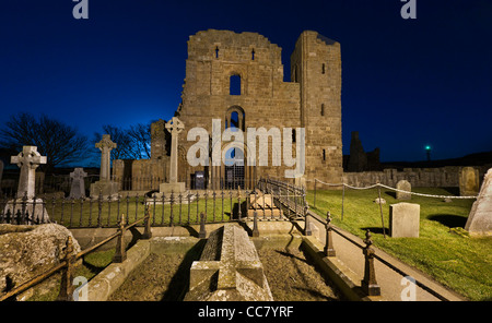 Lindisfarne Priory in der Nacht Stockfoto